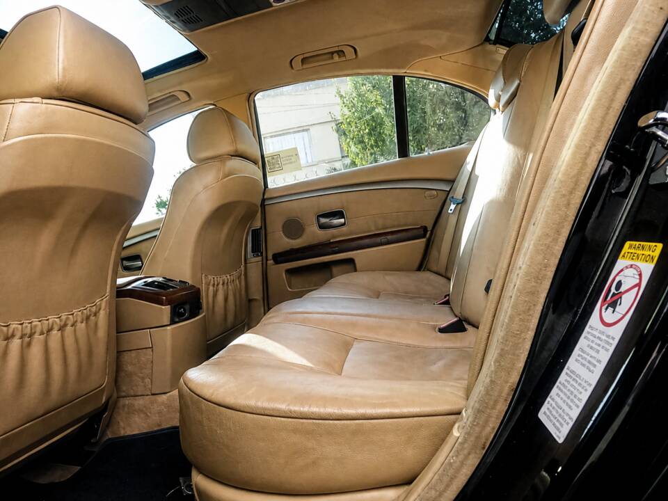 Bild 7/8 von BMW 735i (2002)