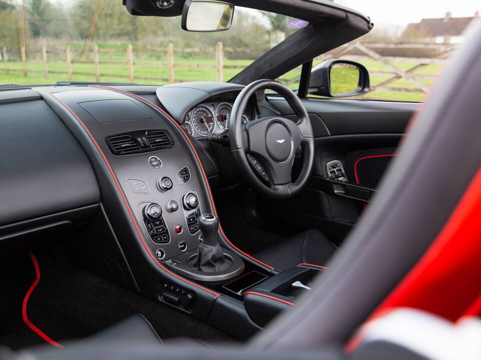 Bild 51/85 von Aston Martin V12 Vantage AMR Roadster (2018)