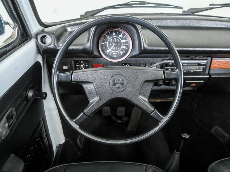 Bild 8/50 von Volkswagen Käfer 1303 LS (1976)