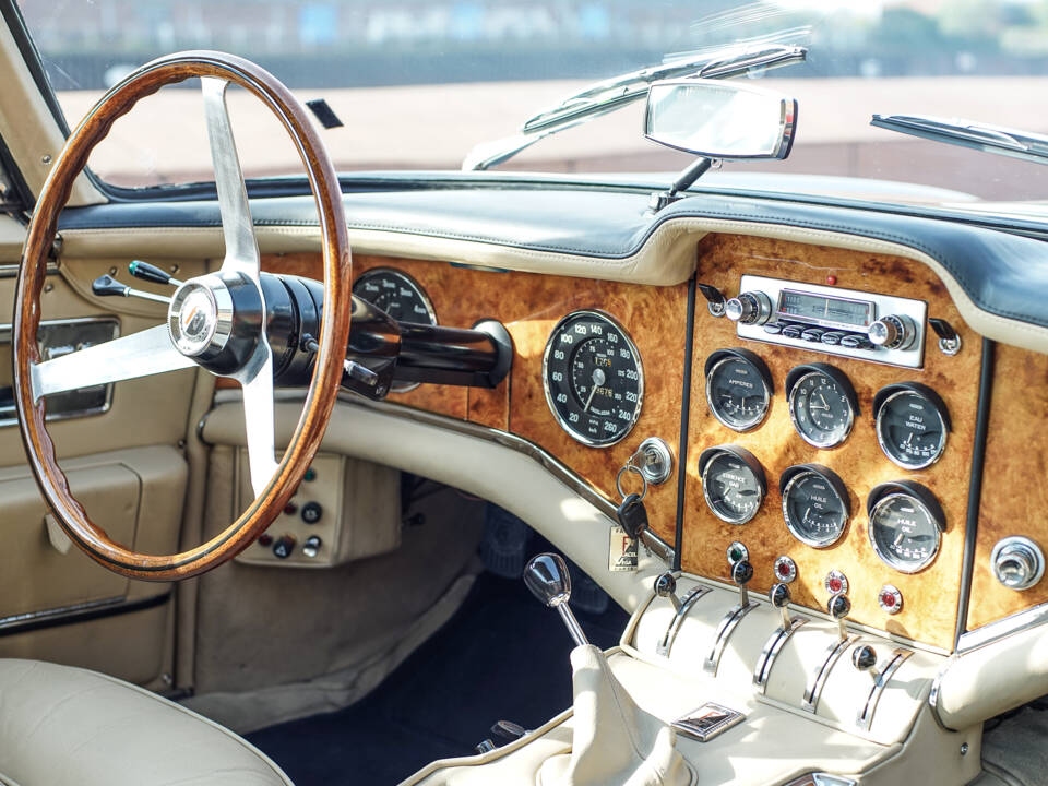 Image 3/34 of Facel Vega Facel II (1964)