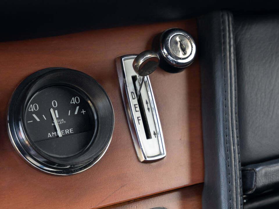 Image 39/69 of Ferrari 365 GT 2+2 (1969)