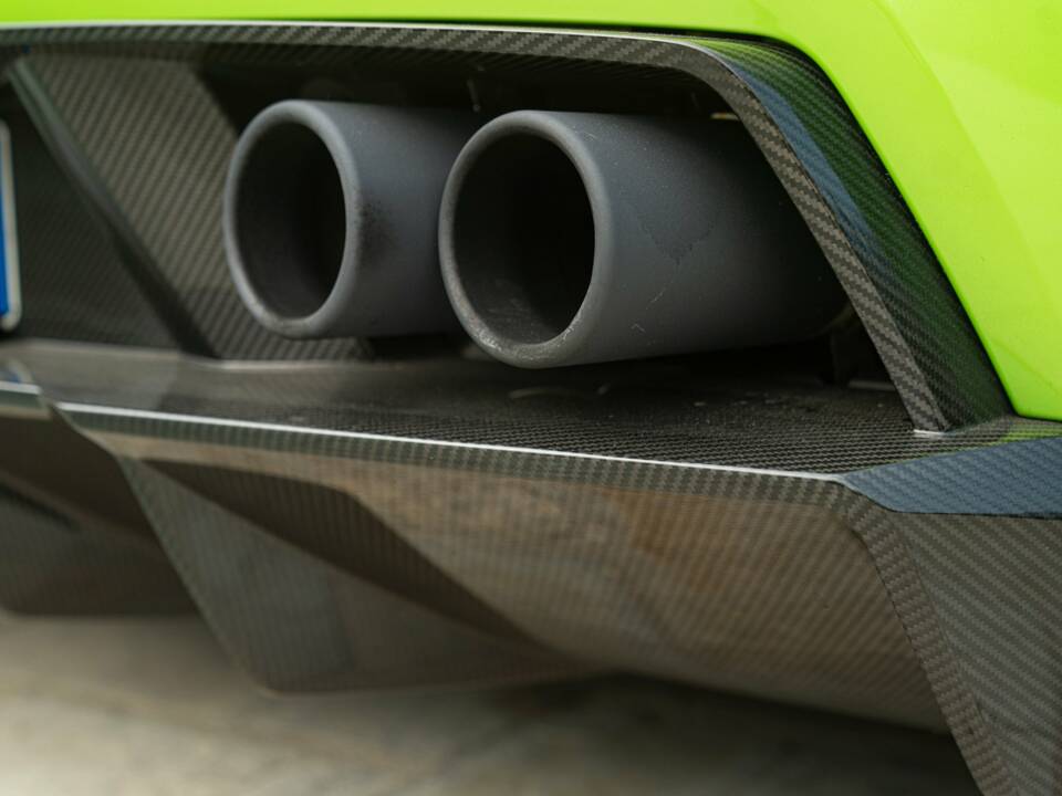 Image 32/50 of Lamborghini Gallardo LP 570-4 Superleggera (2011)