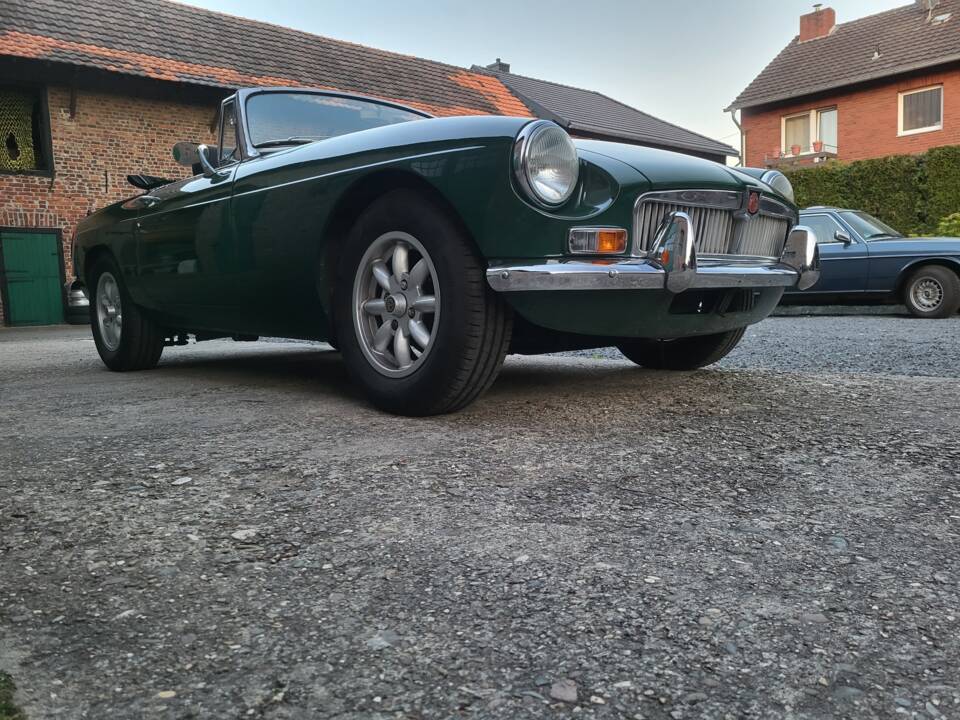 Image 14/58 of MG MGB (1971)