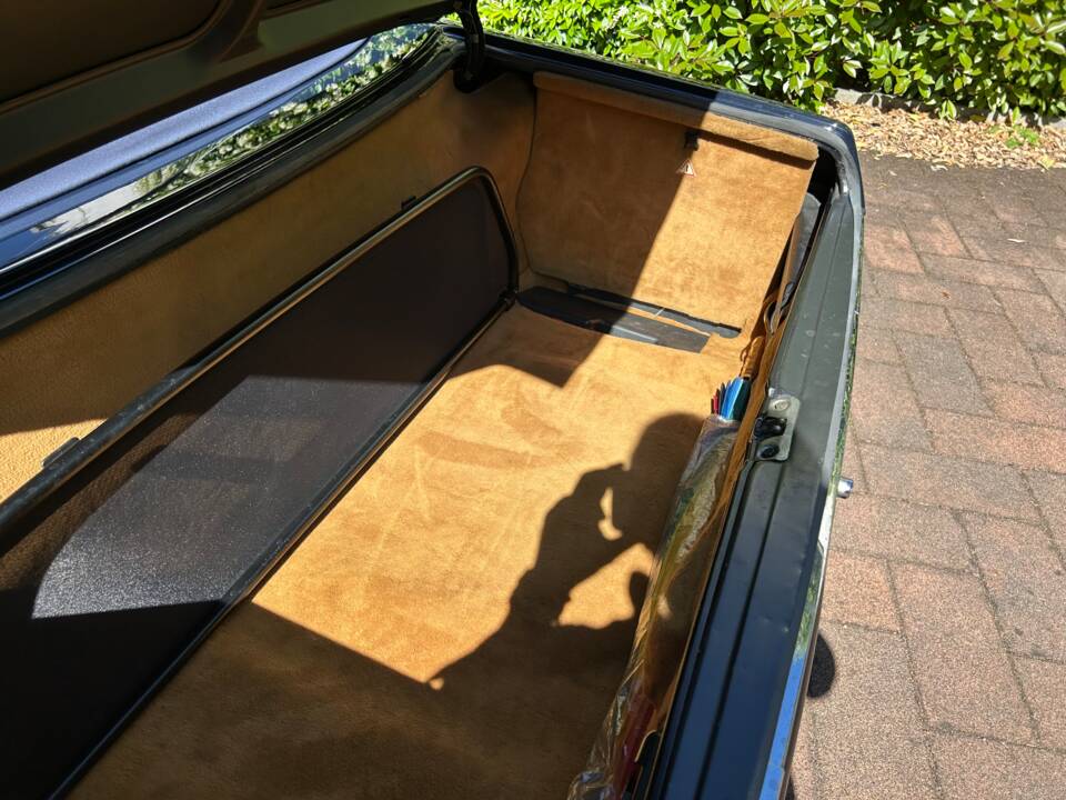 Image 33/50 of Mercedes-Benz 380 SL (1983)