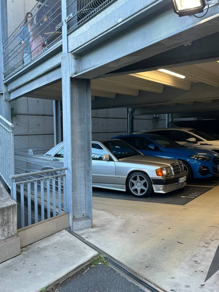 Immagine 45/49 di Mercedes-Benz 190 E (1990)