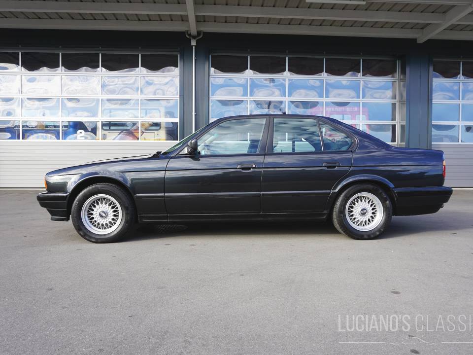 Imagen 2/41 de BMW 525i (1991)
