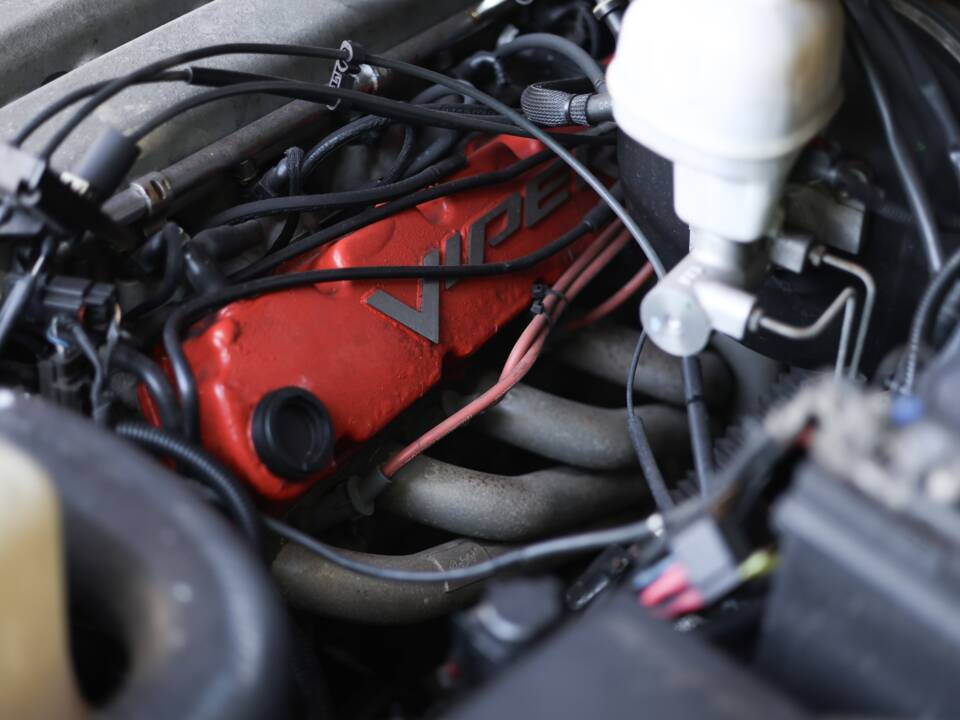 Image 75/82 of Dodge Ram SRT 10 (2005)