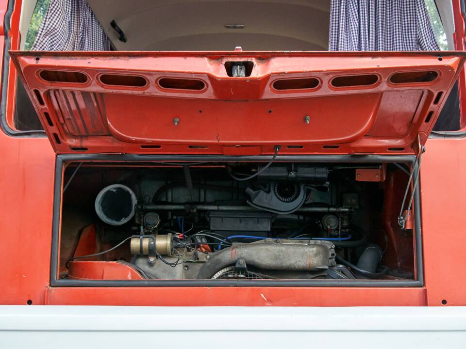 Bild 14/17 von Volkswagen T2b Kleinbus (1974)