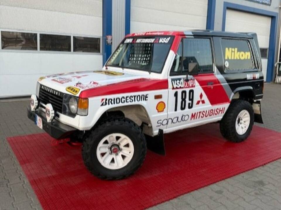 Image 3/8 of Mitsubishi Shogun (1989)