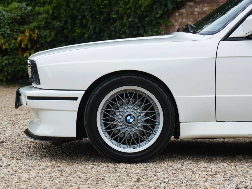 Image 8/50 of BMW M3 (1990)