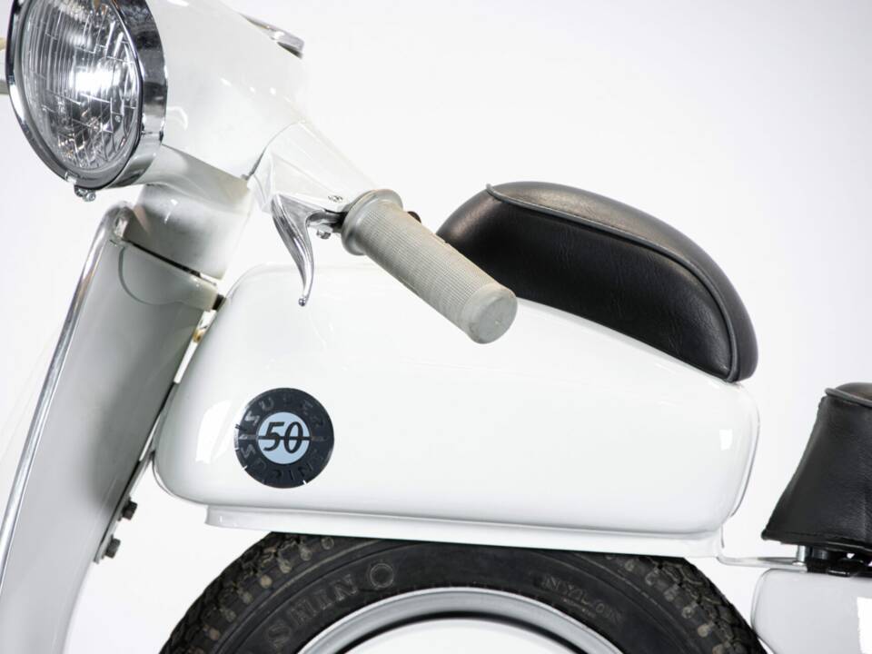 Image 17/49 de Piaggio Vespa 50 SS (1966)