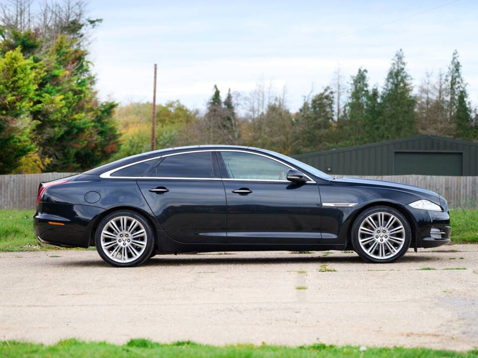 Bild 2/50 von Jaguar XJ 5.0 (2011)
