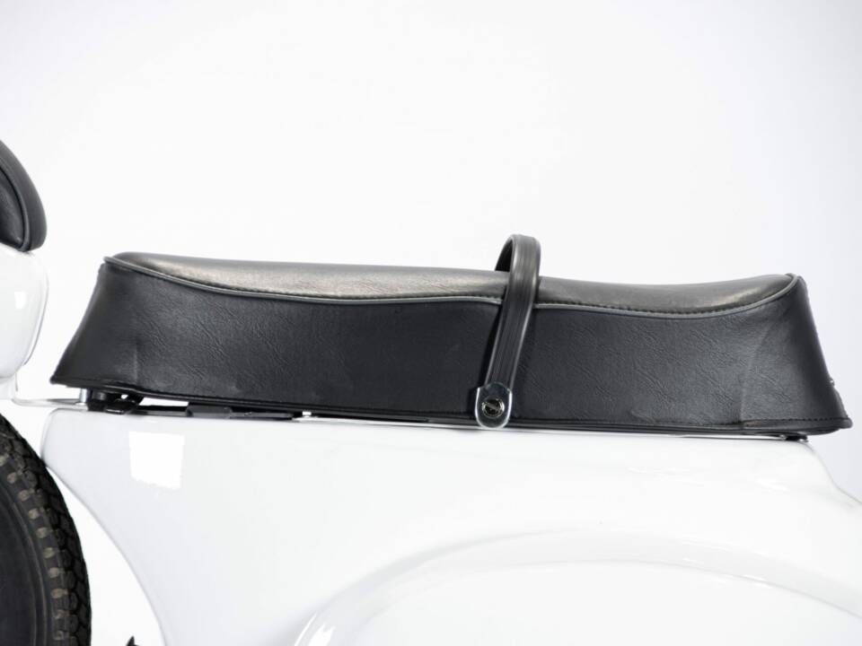Image 18/49 of Piaggio Vespa 50 SS (1966)