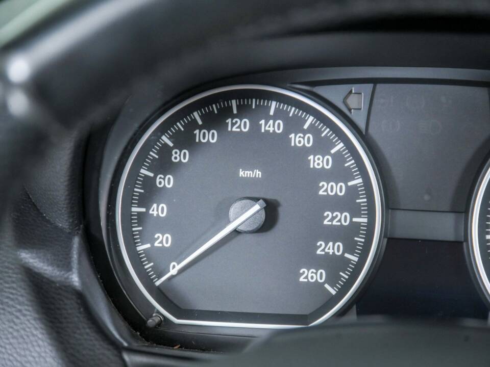 Immagine 28/50 di BMW 125i (2011)