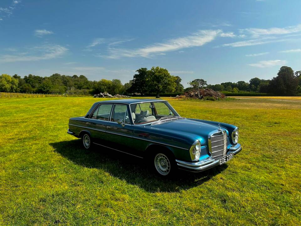 Image 17/57 de Mercedes-Benz 280 SE 3,5 (1972)