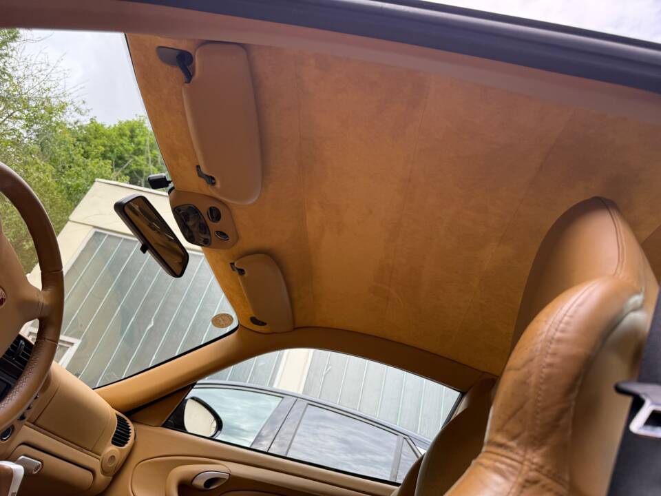 Image 18/42 de Porsche 911 Carrera 4S (2003)