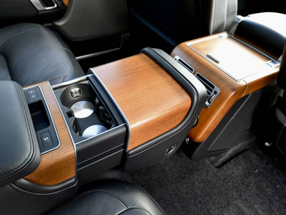 Image 41/50 of Land Rover Range Rover V8 SV Autobiography (2018)