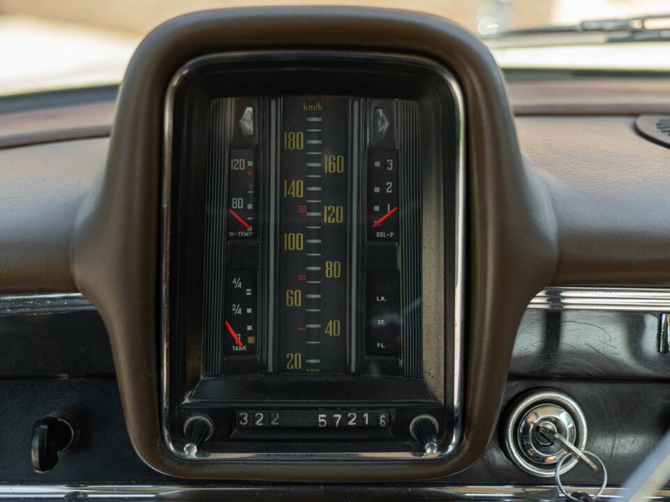 Image 50/50 of Mercedes-Benz 200 (1966)