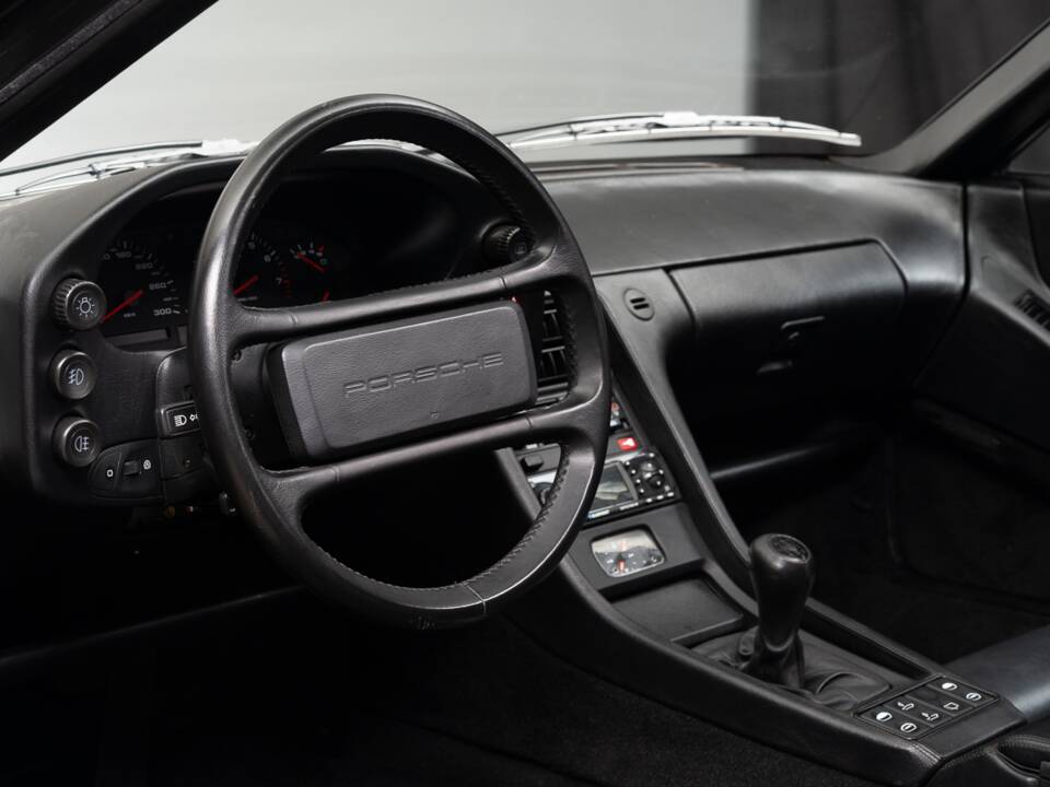 Image 29/43 of Porsche 928 GT (1991)