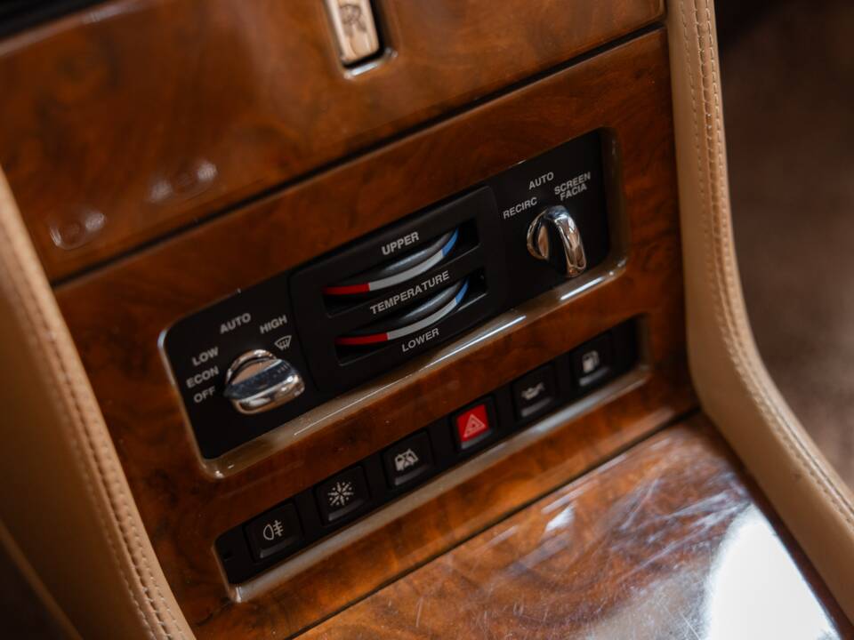 Image 14/32 de Rolls-Royce New Silver Spur (1996)
