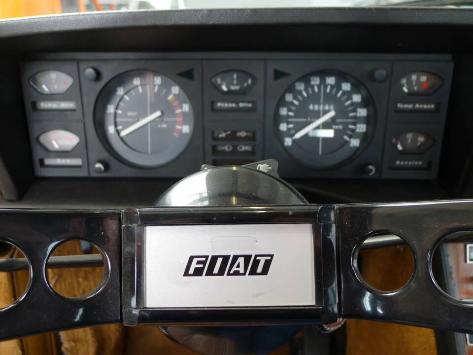 Image 13/44 of FIAT 130 Coupé (1972)