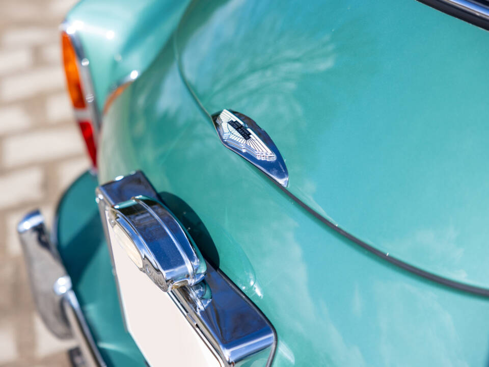 Image 31/50 of Aston Martin DB 2&#x2F;4 Mk III (1958)