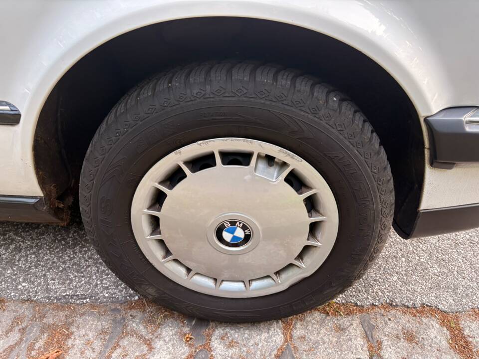 Immagine 60/75 di BMW 320i (1988)