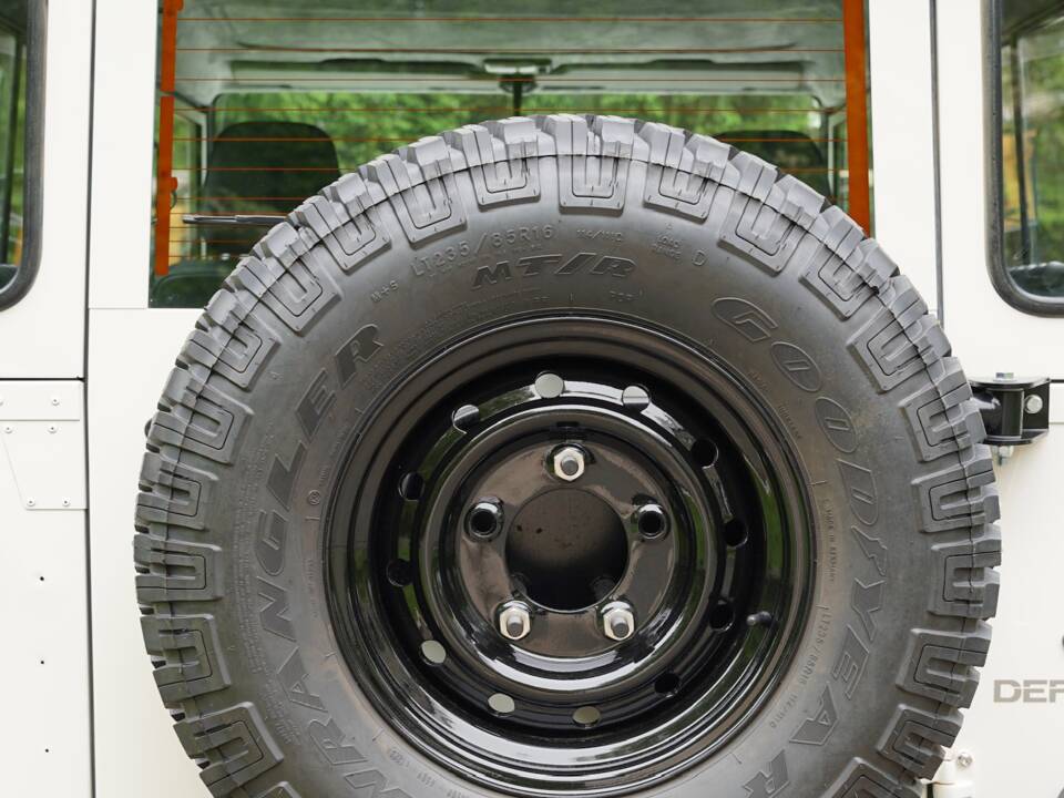 Image 28/96 of Land Rover Defender 90 (1995)