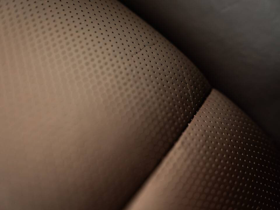 Image 24/31 of Porsche Panamera Turbo (2010)