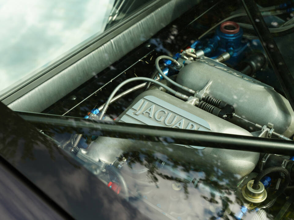 Image 8/50 of Jaguar XJ 220 (1993)