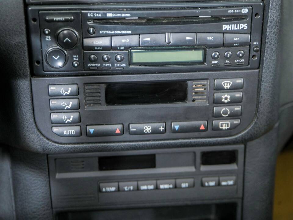 Bild 25/50 von BMW 318i (1996)