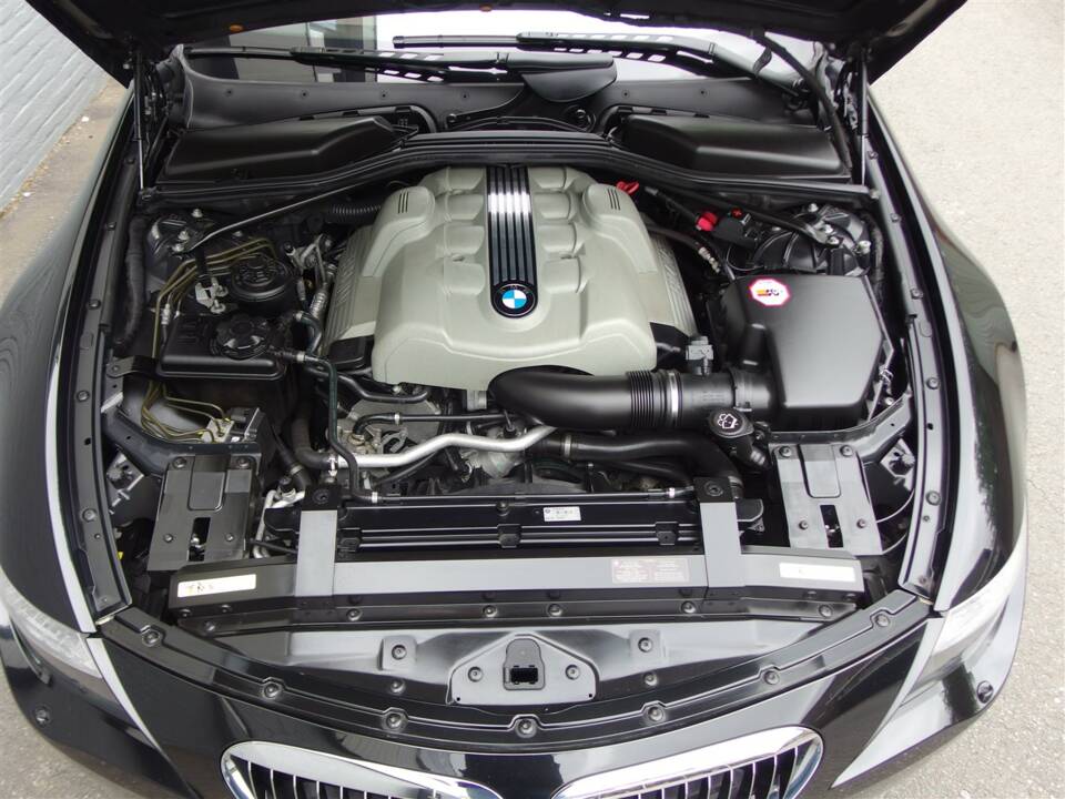 Image 78/96 of BMW 645Ci (2004)