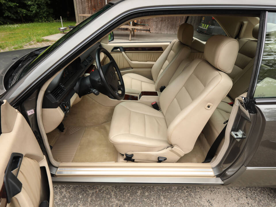 Imagen 9/74 de Mercedes-Benz E 320 (1994)