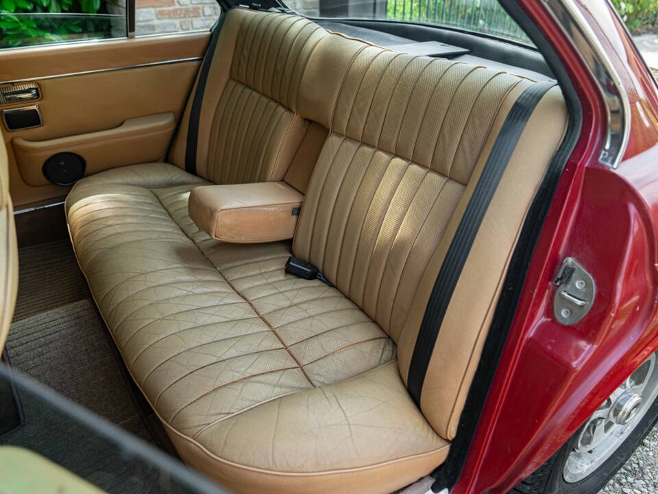 Image 34/50 de Jaguar XJ 6 4.2 (1981)