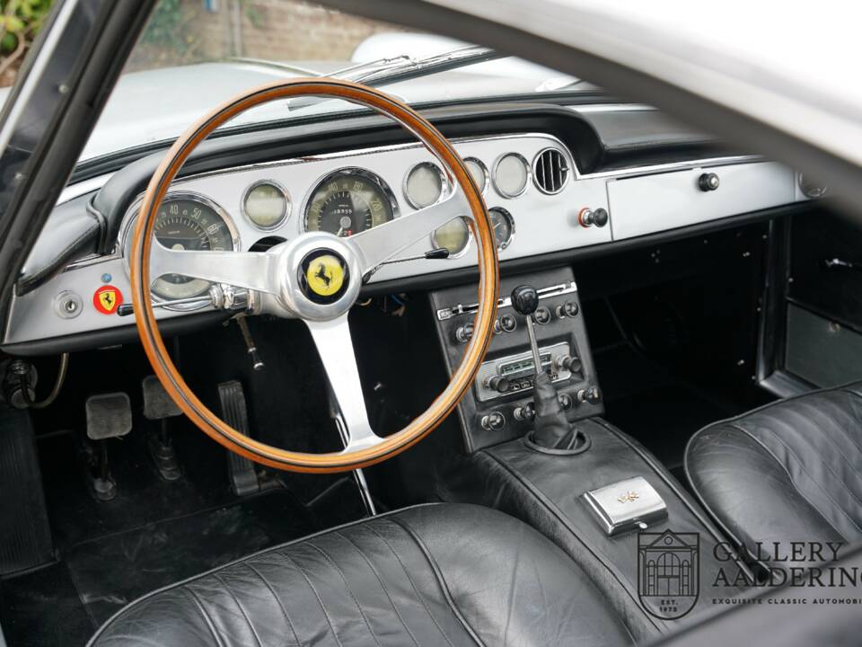 Afbeelding 23/50 van Ferrari 250 GTE (1964)