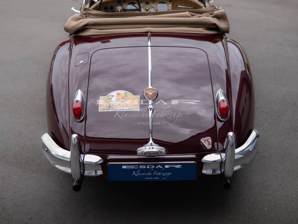 Image 14/32 de Jaguar XK 140 OTS (1955)