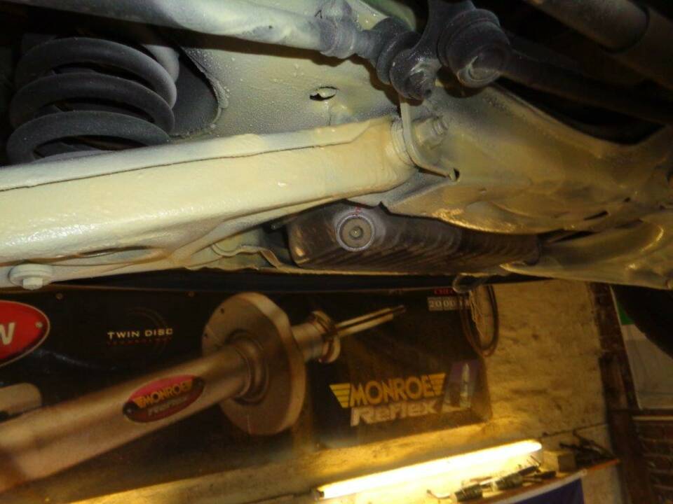 Immagine 52/56 di Mercedes-Benz 500 SL (1985)