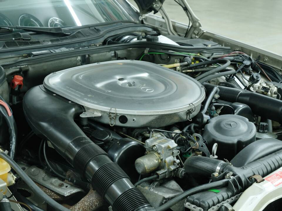 Bild 25/50 von Mercedes-Benz 560 SEC (1986)