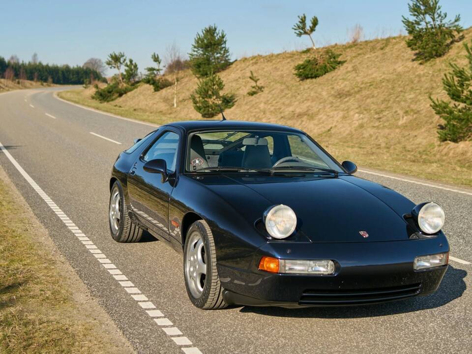 Bild 6/50 von Porsche 928 GTS (1992)