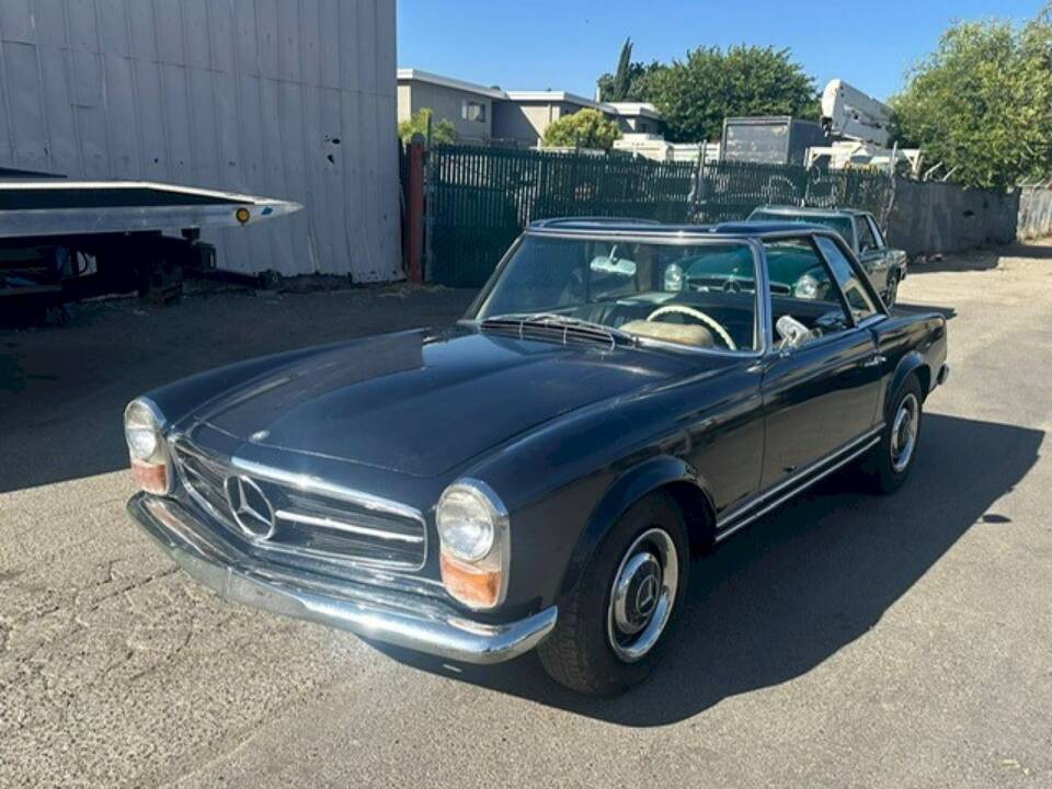 Image 2/36 of Mercedes-Benz 230 SL (1967)