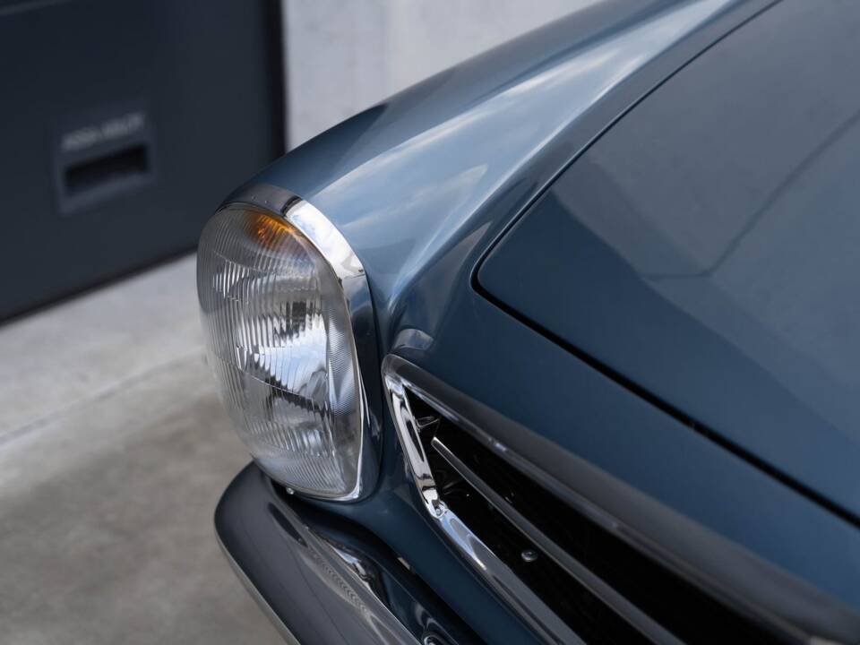Immagine 30/93 di Mercedes-Benz 230 SL (1965)