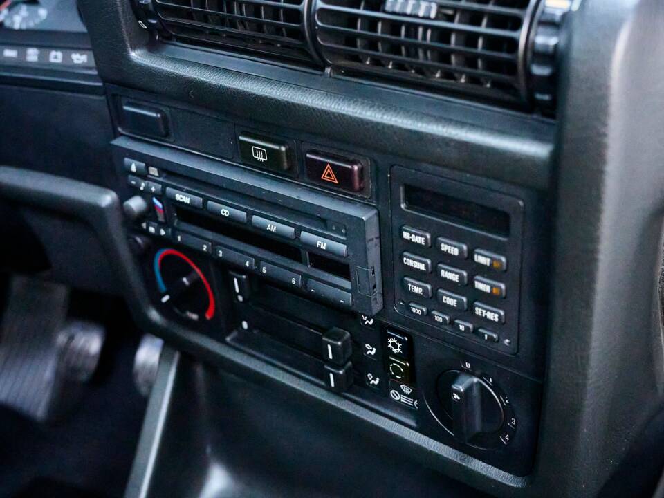 Bild 21/36 von BMW M3 (1989)