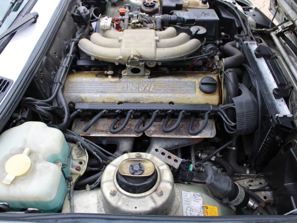 Image 24/32 de BMW 325ix (1990)