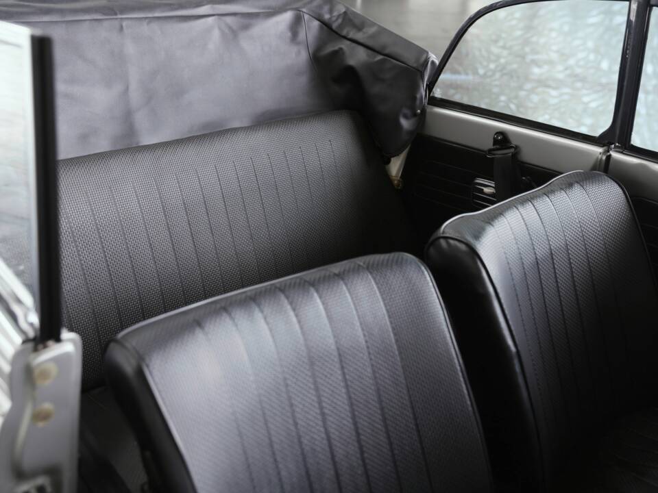 Image 25/37 of Volkswagen Beetle 1302 (1971)