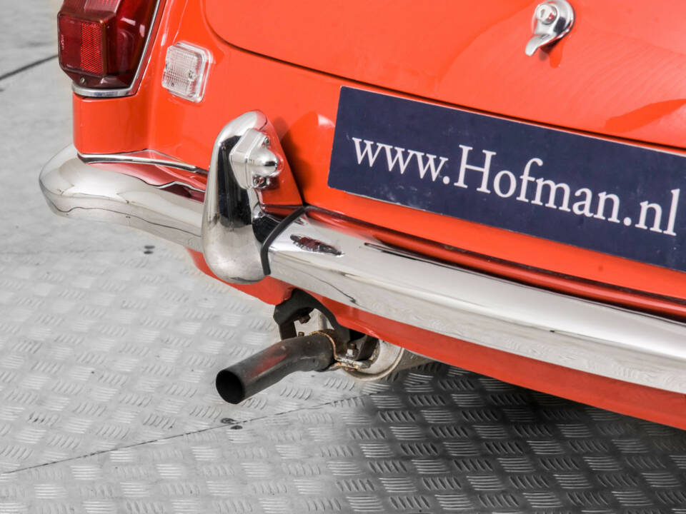 Imagen 34/50 de MG MGB GT (1975)