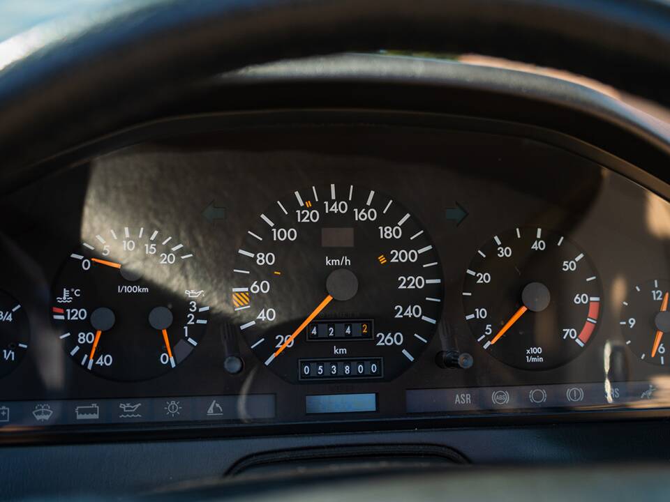 Image 32/44 de Mercedes-Benz 500 SL (1990)