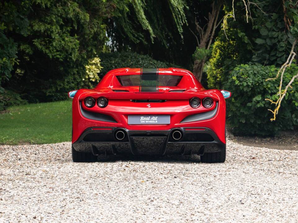 Image 12/19 of Ferrari F8 Spider (2020)