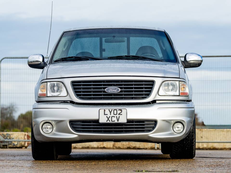 Image 6/50 of Ford F-150 SVT Lightning (2002)
