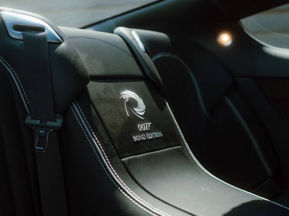 Image 10/96 of Aston Martin DB 9 GT "Bond Edition" (2015)