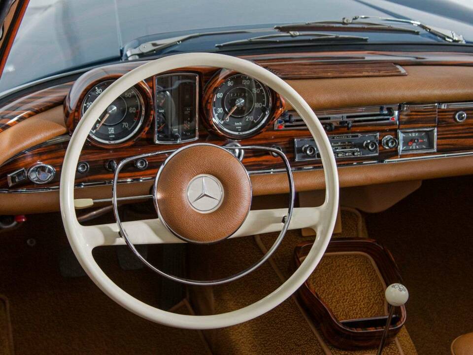 Image 13/20 de Mercedes-Benz 220 SE b (1965)